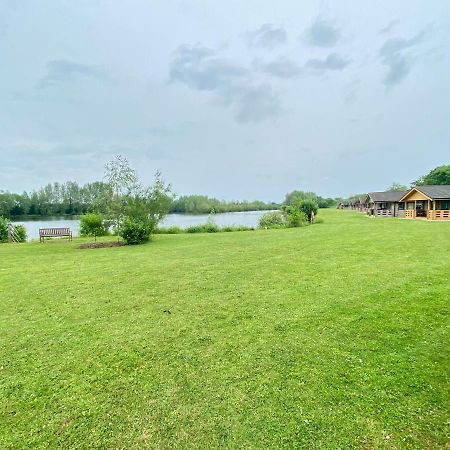 Reeds Lodge, Lake Pochard サウス・サーニー エクステリア 写真