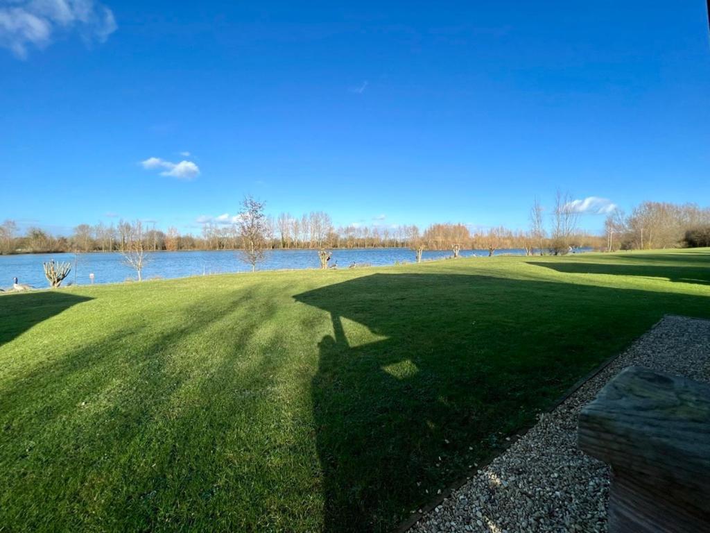 Reeds Lodge, Lake Pochard サウス・サーニー エクステリア 写真