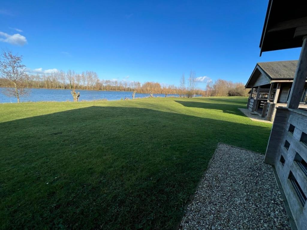 Reeds Lodge, Lake Pochard サウス・サーニー エクステリア 写真