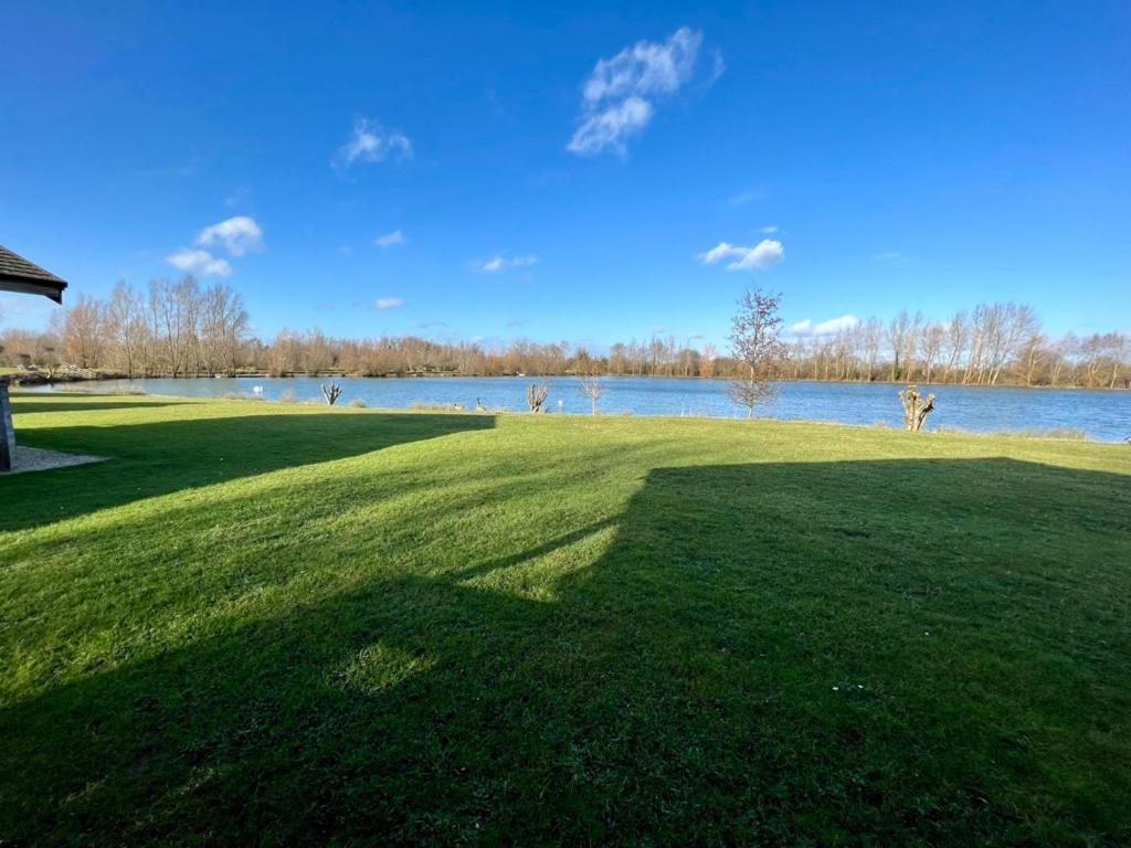 Reeds Lodge, Lake Pochard サウス・サーニー エクステリア 写真